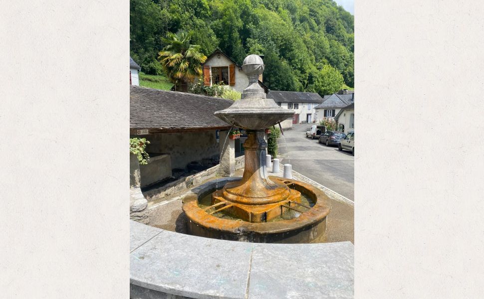 Belle maison de montagne dans une village des Pyrenees